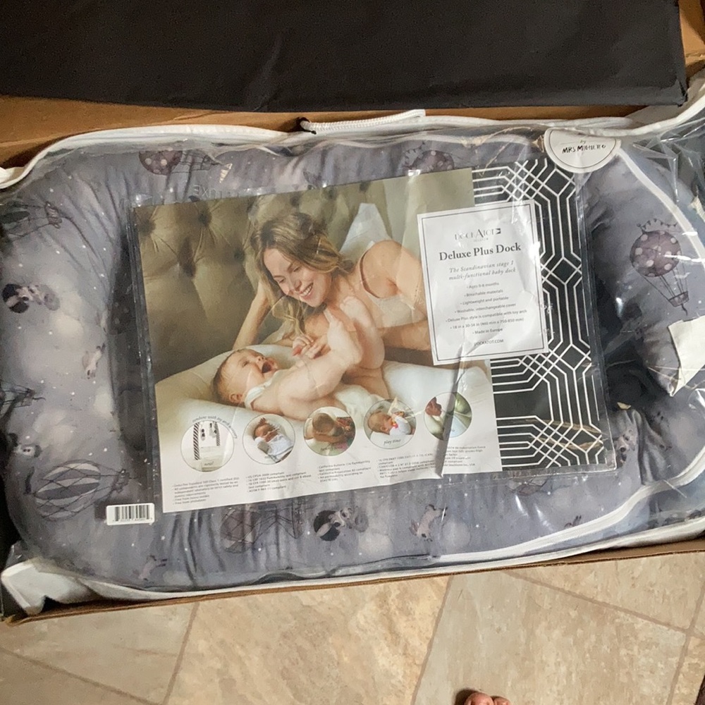 Dockatot deluxe plus -by mrs mighetto